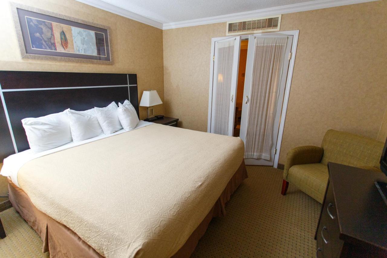 George Dawson Inn Dawson Creek Exterior foto